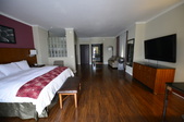 INT/ HOTEL ROOM & HALLWAY