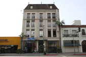 East West Locations Apartment ???12345