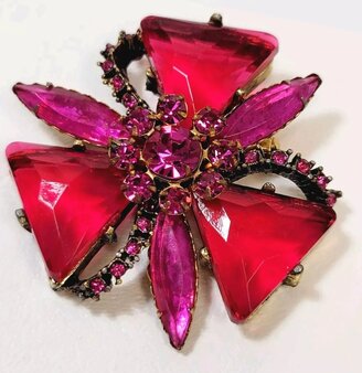 Brooches, Pins And Brooch Demis
