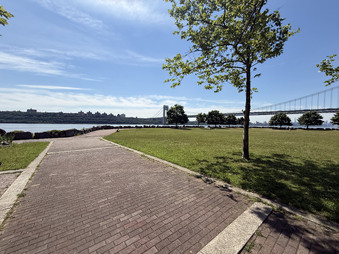 Enlarge photo 32