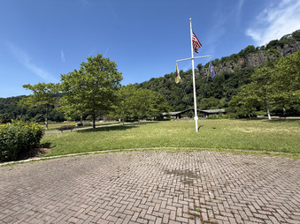 Enlarge photo 53