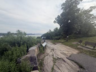 Enlarge photo 19