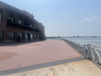 Enlarge photo 38