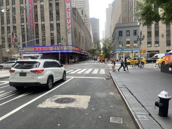 50th street POV RADIO CITY (FOODTRUCK)