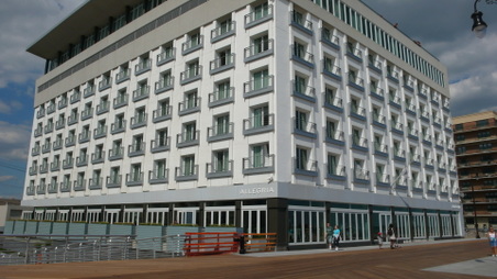 Enlarge photo 128