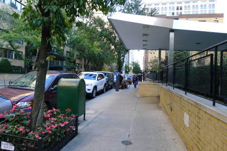 EXT. SOHO STREET
