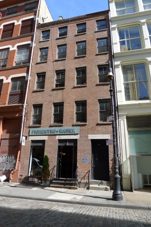 EXT. BLDGS RESIDENTIAL (MANHATTAN)