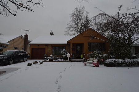 48 Prospect Ave/ Hewlett