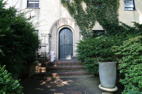 Int. Annie's House