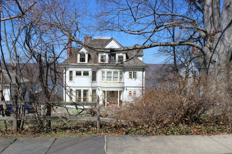 I/E Fang House