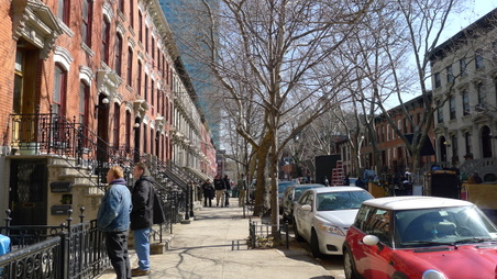 EXT. ELLEN'S WALKUP/RESIDENTIAL NY ST