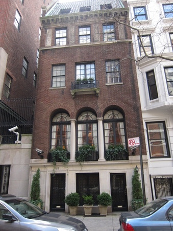 INT/EXT SOPHIE'S BROWNSTONE