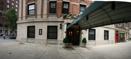 EXT. CAFE/NYC STREET