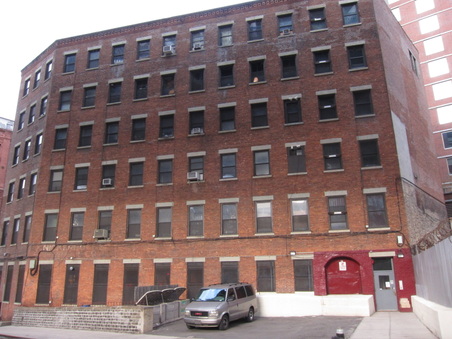 Knoll Apt