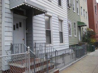 709 Leonard