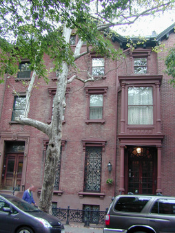 255 Henry St