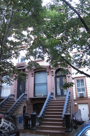 130 St James Pl