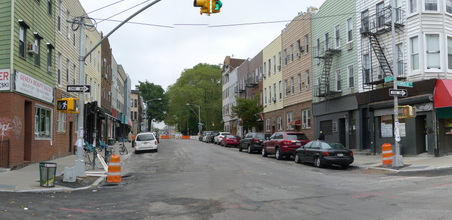 Nassau Ave (Humboldt St-Russell St)