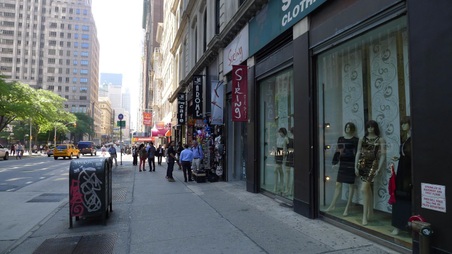 Broadway (WS - Thomas to Duane)