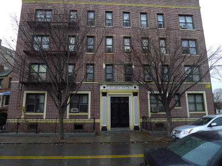 129 Oceanview Ave (Silgen Apts)
