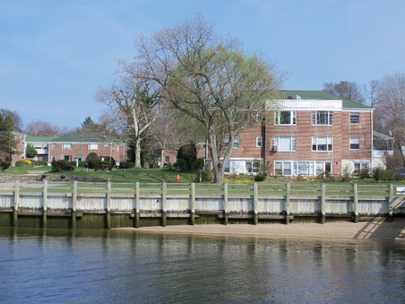 495 Main St