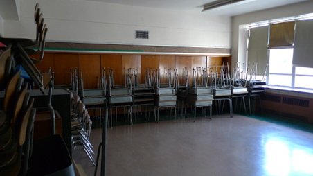 Room 212 23.5 ft x 29 ft