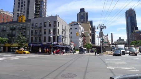Tram Plaza (2nd Ave + E.60)