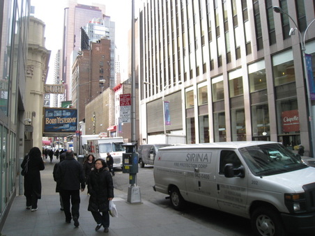 1211 Plaza (W48th-W47th Sts)