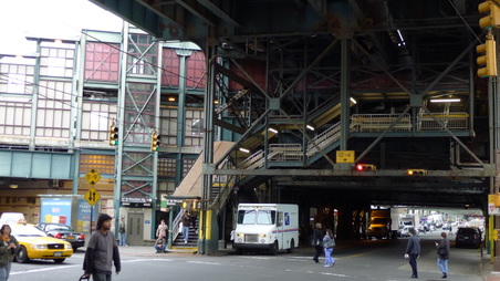 61st St-Woodside Ave Station