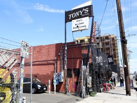 Tonys Bar