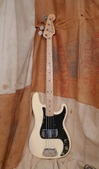 Fender Precicison 1975 White