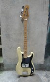 fender precision 1974 white