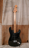 Fender Stratocaster 1977 Black 2