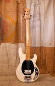 Music Man Stingray 1979 White 2